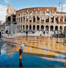  ??  ?? Tour operators say some visitors to the Colosseum carve their name in lead to criminal charges.