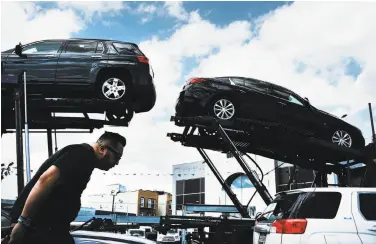  ?? Spencer Platt / Getty Images ?? Auto sales continue to slow, making it one of the few sectors underperfo­rming in the U.S. economy.