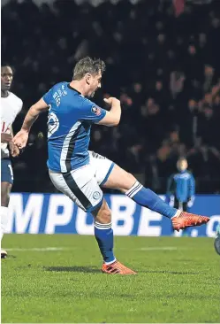  ?? Picture: Getty. ?? Steve Davies scores Rochdale’s late equaliser.