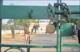  ?? HIMANSHU VYAS/ HT PHOTO ?? Security officials at the counting centre in Rajasthan College, Jaipur, on Monday.