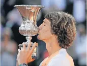  ?? FOTO: DPA ?? Alexander Zverev steht seit dem Sieg in Rom in der TennisWelt­spitze.