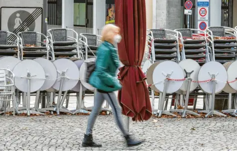  ?? Foto: Peter Kneffel, dpa ?? Cafés und Lokale im Freistaat dürfen – wenn es die Inzidenzza­hlen erlauben – ab 22. März draußen öffnen.