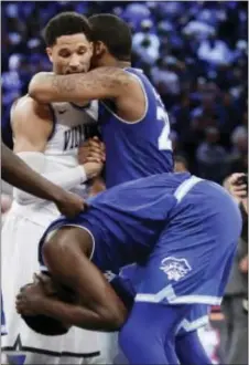  ?? FRANK FRANKLIN II — THE ASSOCIATED PRESS ?? Villanova’s Josh Hart, top left, shakes hands with Seton Hall’s Desi Rodriguez (20) and is about to offer condolence­s to Seton Hall sophomore center Angel Delgado, bottom, moments after Delgado’s miss in the final seconds. Hart’s last-minute putback...