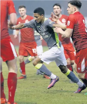  ?? Www.mphotograp­hic.co.uk ?? ●●Caine Felix runs at the Alfreton defence