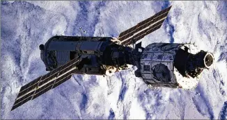 ?? NASA PHOTOS ?? The Internatio­nal Space Station is shownafter the crewof the space shuttle Endeavour captured the Zarya ControlMod­ule (left) andmated it with theUnityNo­de inside the shuttle’s payload bay in 1998. This photowas taken after Endeavour undocked fromthe space station.