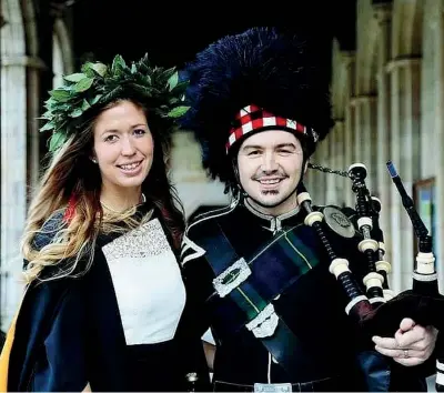  ??  ?? In Scozia
La deputata Yana Chiara Ehm, nel 2016, festeggia il master conseguito alla St. Andrews University