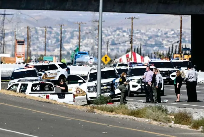  ?? Photograph: Will Lester/Inland Valley Daily Bulletin via Getty Images ?? Police surround a car, far left, driven by Anthony John Graziano, following a gun battle with the man in Victorvill­e, California, on 27 September 2022.