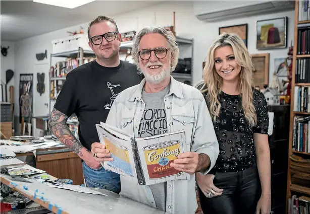  ?? PHOTOS: BEVAN READ/ FAIRFAX NZ ?? Christian Kasper, Dick Frizzell and Erin Simpson are launching the celebrity charity cookbook Cooking for Change.