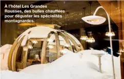  ??  ?? À l’hôtel Les Grandes Rousses, des bulles chauffées pour déguster les spécialité­s montagnard­es.