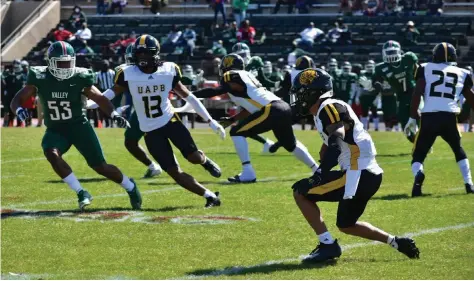  ?? (Pine Bluff Commercial/I.C. Murrell) ?? UAPB return specialist Tyrin Ralph returns a kickoff against Mississipp­i Valley State on April 3.
