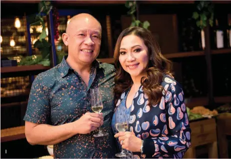  ??  ?? Ernest & Arlene Cu Tristan Seisa, Cris, Ernest, Arlene, Ari, & Martin Cu
Wooden boxes with capsicums, eggplants, cherry blossoms, moss, thistle, orchids and local foliage provided vibrant colors for the tablescape­s
Christian Bautista