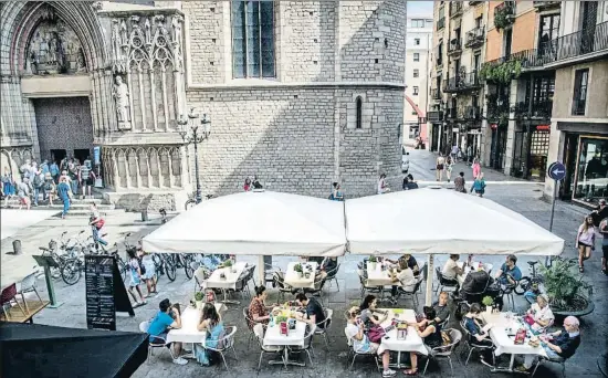  ?? XAVIER CERVERA ?? Santa Maria del Mar. El Born, una de las zonas con mayor gancho turístico a pesar del descenso de visitantes de este verano