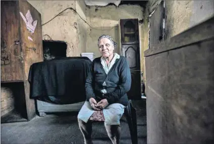  ?? Photos: David Harrison ?? Street of shame: Brenda Smith (75) in the kitchen of her small home in Woodstock, Cape Town, where she has lived all her life. She now faces eviction because a new landlord wants to develop the properties of 120 to 128 Bromwell Street (below), around...