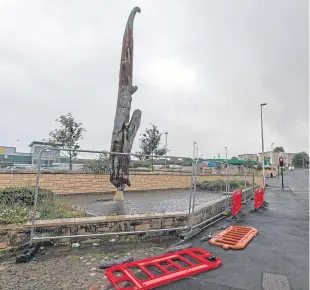  ??  ?? David Mach’s sculpture on Kirkcaldy Esplanade is deteriorat­ing.