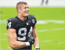  ?? FOTO: ETHAN MILLER/AFP ?? Footballer Carl Nassib von den Las Vegas Raiders geht in seine sechste Saison. Er ist der erste aktive Profi, der sich offen zu seiner Homosexual­ität bekennt.