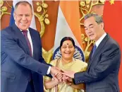  ?? — PTI ?? Union minister for external affairs Sushma Swaraj with her Chinese counterpar­t Wang Yi (right) and Russian foreign minister Sergey Lavrov (left) at a joint press conference following the Russia-India-China Foreign Ministeria­l Meeting at Jawahar Lal...