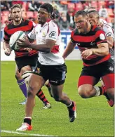  ?? Picture: MICHAEL SHEEHAN/GALLO IMAGES ?? LIONHEART: Howard Mnisi heads for the try line against the Eastern Province Kings in Port Elizabeth on Saturday.