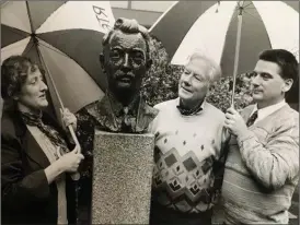  ??  ?? Peadar Ó Riada (right) and his sister Rachel N í Riada pictured with Gay Byrne