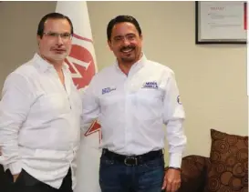  ?? LUCERO REYES ?? Mauricio Acuña, director de Negocios MILENIO Tamaulipas, saludó al candidato