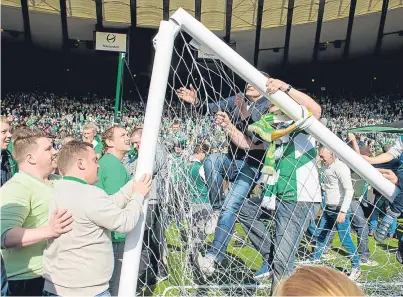  ?? Picture: SNS. ?? Fans break the crossbar after rushing on to the pitch to celebrate Hibs’ historic Scottish Cup win.