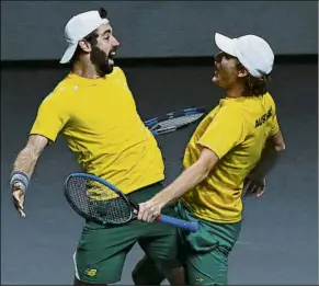  ?? FOTO: GETTY ?? Jordan Thompson y Max Purcell celebran su triunfo, que mete a Australia en la final