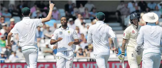  ?? / ANTHONY DEVLIN/ AFP ?? Vernon Philander, second from left, celebrates taking the wicket of England’s Ben Stokes, second from right, for 18 runs on the fourth day of the second Test match at Trent Bridge yesterday. South Africa won 340 runs with a day to spare.