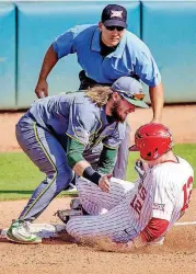  ?? [PHOTO BY CHRIS LANDSBERGE­R, THE ?? Baylor’s Davis Wendzel tags out on Oklahoma’s Brylie Ware at third base during the Bears’ 4-0 win Wednesday at Chickasaw Bricktown Ballpark.