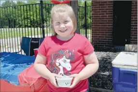  ?? RACHEL DICKERSON/MCDONALD COUNTY PRESS ?? Ryleigh Gilliam of Noel, 8, had a lemonade stand on Main Street in Noel on May 30, where she also sold containers of worms for fishing. She gave all proceeds to the McDonald County Senior Center.