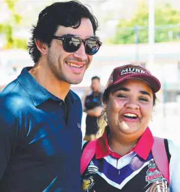  ?? Picture: ZAK SIMMONDS ?? INSPIRED: Letitia Smith was thrilled to meet Cowboys legend Johnathan Thurston.