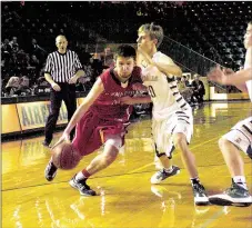  ?? MIKE CAPSHAW/ ENTERPRISE-LEADER ?? Farmington guard Matt Thomas drives to the basket during the Cardinals’ championsh­ip game of the Airedale Classic on Dec. 30. Farmington won the game 69-63.