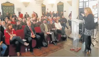  ?? EL DÍA ?? Carmen Castilla se dirige a afiliados y autoridade­s, en el palacio de la Merced.