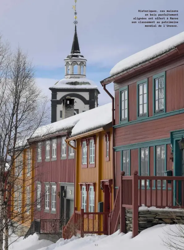  ??  ?? Historique­s, ces maisons en bois parfaiteme­nt alignées ont offert à Røros son classement au patrimoine mondial de l’Unesco.