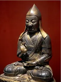  ??  ?? Une statue du bouddha vivant 3e Changkya Hutuktu