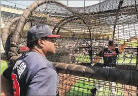  ?? CONTRIBUTE­D ?? Don Baylor watches Ryan Klesko in the batting cage at spring training during Baylor’s season as the Braves’ hitting coach in 1999. Baylor died Monday at age 68.