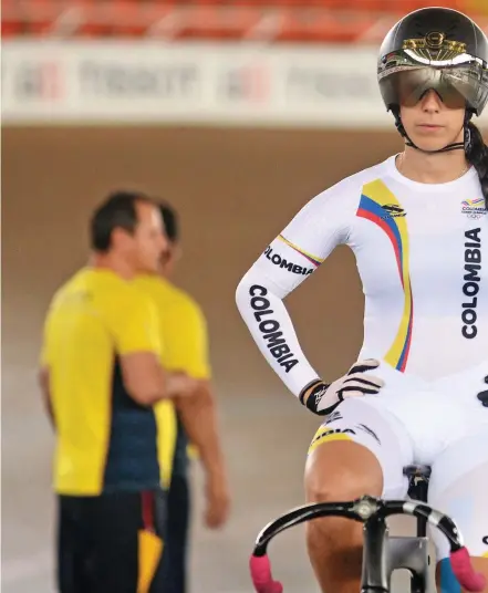  ??  ?? Mariana actúa en sus cuartos Bolivarian­os, en los que suma 6 oros en BMX. Hoy sale por el primero en ciclismo de pista. “No me pongo límites”, dice.