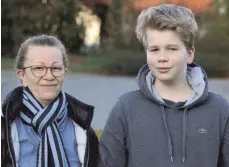  ?? FOTO: EMANUEL HEGE ?? Olga Zimmer und ihr Sohn Robin aus Mittelbibe­rach haben vor fünf Jahren ein bedingungs­loses Grundeinko­mmen gewonnen.