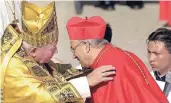  ?? FOTO: DPA ?? Im Februar 2001 wird Bischof Karl Lehmann in Rom durch Papst Johannes Paul II. zum Kardinal ernannt.