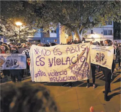  ?? Marc Vila ?? Concentrac­ión en Masquefa (Anoia) en protesta per la violación de una chica de 16 años, en noviembre de 2021.