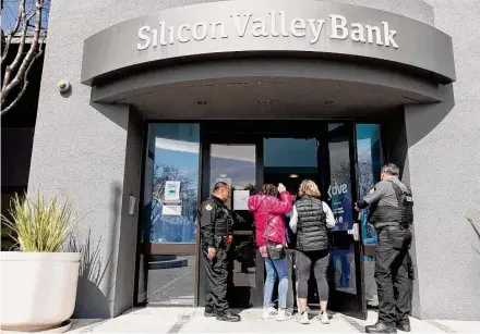  ?? Benjamin Fanjoy/Associated Press ?? Security guards let individual­s enter Silicon Valley Bank’s headquarte­rs on March 13 in Santa Clara, Calif. When two tech-linked U.S. banks failed this month, the investors who lost millions included public-sector pension funds for government workers.