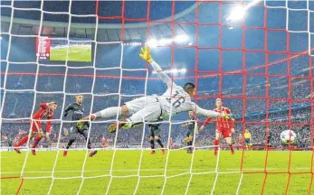  ?? FOTO: IMAGO ?? Zur Pause führte der deutsche Meister bereits 2:0 – Corentin Tolisso sei Dank.