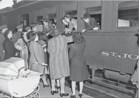  ?? CONTRIBUTE­D PHOTO BY LIBRARY AND ARCHIVES CANADA, NATIONAL FILM BOARD OF CANADA FONDS ?? A cheerful send-off for Women’s Royal Canadian Naval Service (Wren) recruits, as they prepare to depart from St. John’s, Newfoundla­nd, on Aug. 29,1943.