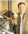  ?? ?? Brauereich­ef Elmar Bentele lädt vom 19. bis 21. April zum großen Jubiläumsf­est anlässlich „100 Jahre Kristallwe­izen“ein.