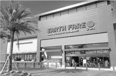 ?? ORLANDO SENTINEL FILE ?? Earth Fare is closing all its stores, including in Orlando. This follows Lucky's Market announcing it is closing most of its stores.