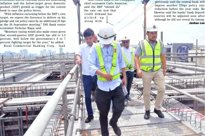  ??  ?? DEPARTMENT of Public Works and Highways Secretary Mark Villar inspects the Skyway Stage 3 site section in Quezon City.