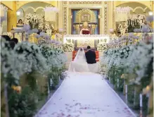  ??  ?? CEBU ARCHBISHOP Jose S. Palma officiates the wedding of Ralph and Jasmin at the Archdioces­an Shrine of St. Therese of the Child Jesus in Lahug, Cebu City.