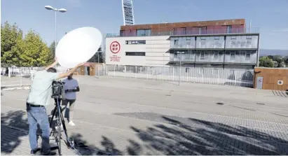  ?? Foto: dpa ?? Der Sitz des Fußballver­bands wurde von der Polizei durchsucht.