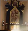  ??  ?? Franziskus Freiherr von Gumppenber­g hat den Innenraum der 14 Nothelfer Kapelle in Pöttmes komplett renovieren lassen. Das 1746 angefertig­te Altar gemälde zeigt unter anderem die 14 Not helfer.