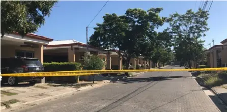  ?? Rebeca ÁLVAREZ ?? La víctima fue hallada sin vida en el cuarto de una casa incendiada en barrio Capulín, en el residencia­l El Río de Liberia. El nuevo debate por este caso empieza el 26 de octubre.