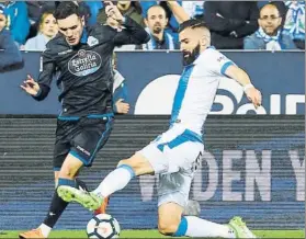  ?? FOTO: EFE ?? Lucas Pérez intenta zafarse de Siovas Leganés y Getafe tuvieron la pólvora mojada