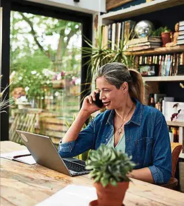  ?? Foto: Getty Images ?? Das Homeoffice machte für Arbeitnehm­er vieles leichter. Besonders für die Grenzpendl­er ändert sich die Situation ab Juli wieder grundlegen­d.